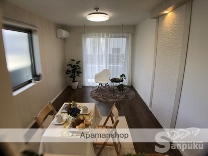 愛媛県松山市三町3丁目の賃貸マンションの居間