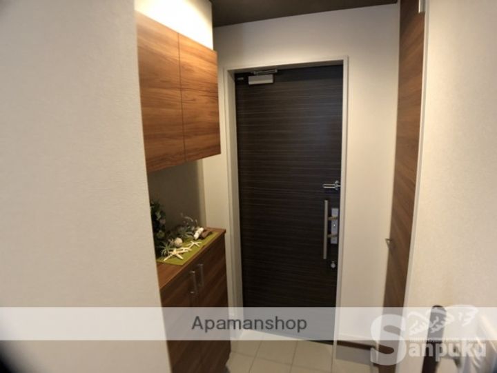 愛媛県松山市三町3丁目の賃貸マンションの玄関
