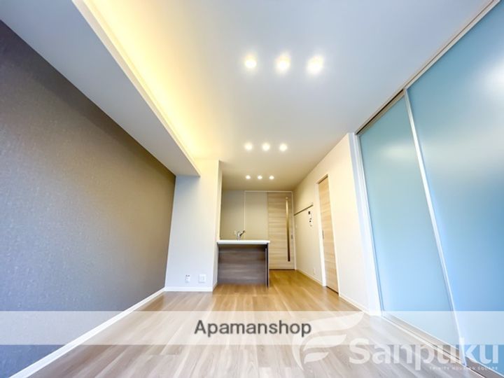 愛媛県松山市鷹子町の賃貸アパートの居間