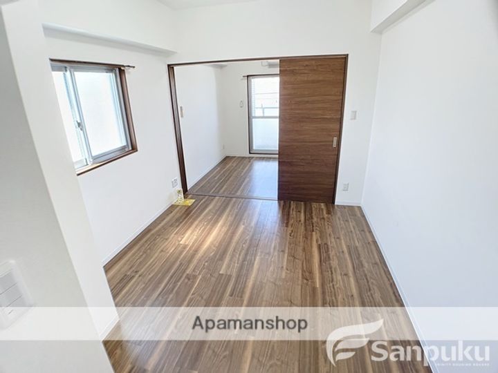 愛媛県松山市立花3丁目の賃貸マンションの内装