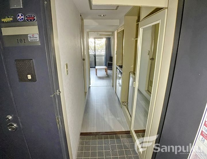 愛媛県松山市祓川1丁目の賃貸マンションの玄関