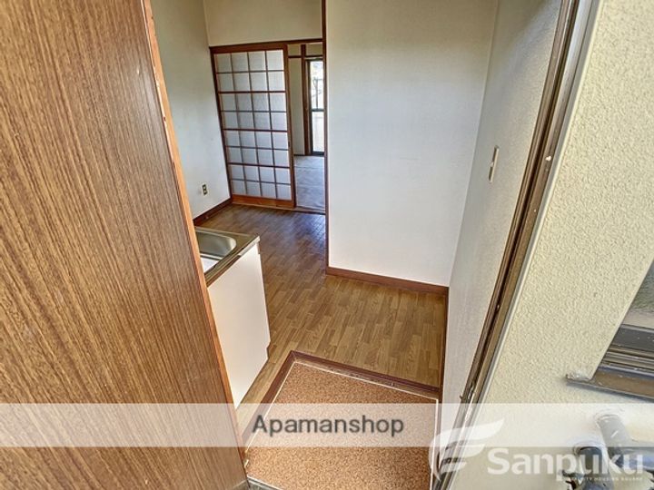 愛媛県松山市北土居1丁目の賃貸アパートの玄関