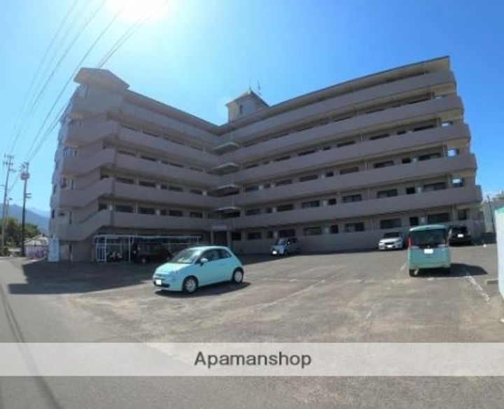 愛媛県西条市新田の賃貸マンションの外観