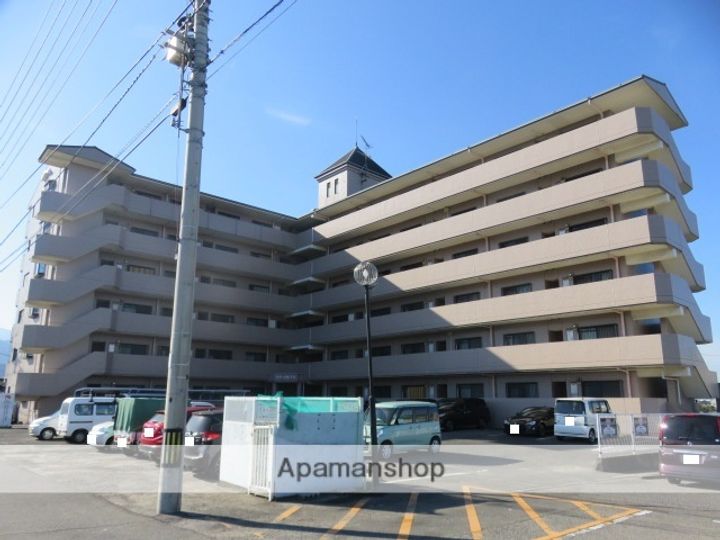 愛媛県西条市新田の賃貸マンションの外観