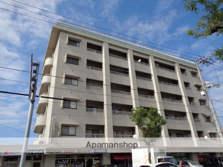 グランドハイツ西条の外観