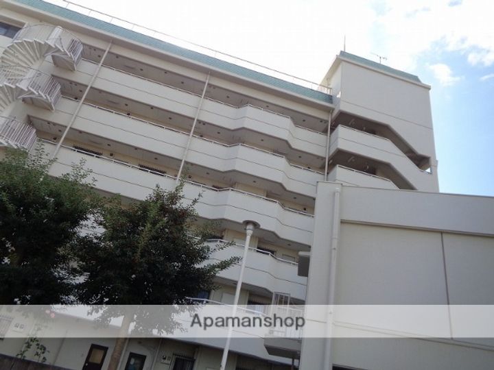 グランドハイツ西条の外観