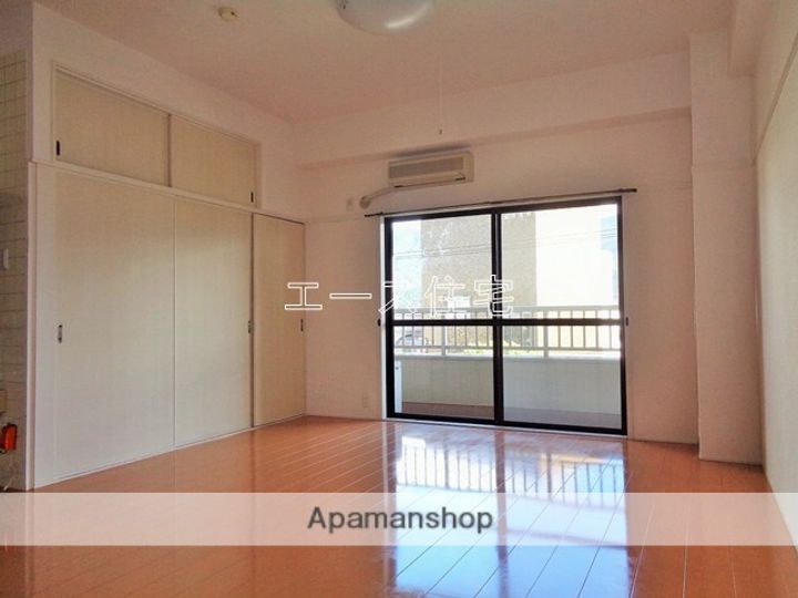 グランドハイツ西条の居間