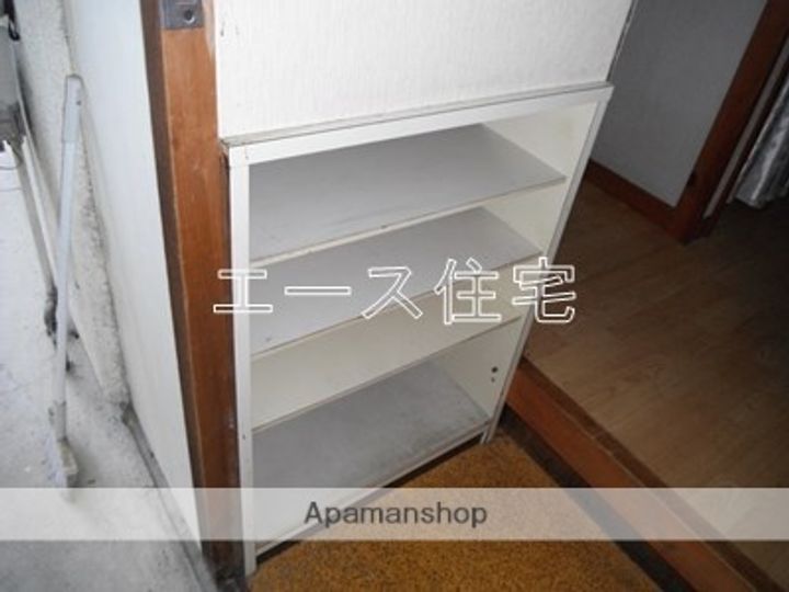 廣栄ビルの玄関