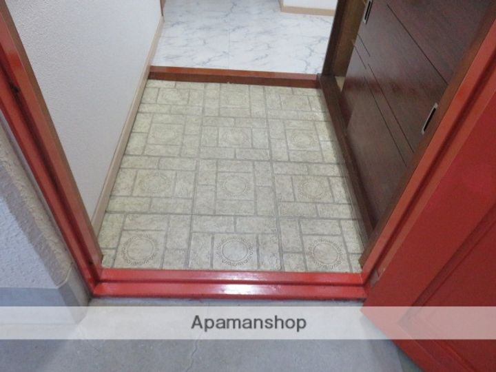 コーポ栄寿第一ビルの玄関