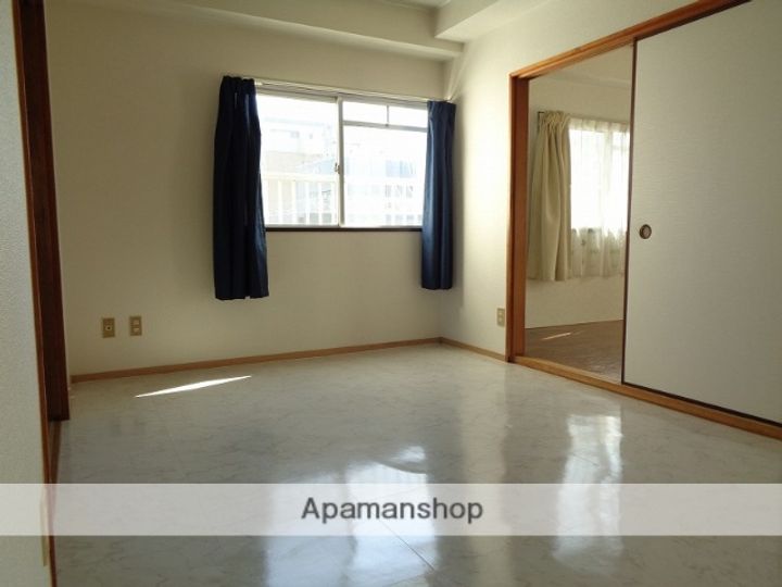 コーポ栄寿第一ビルの居間