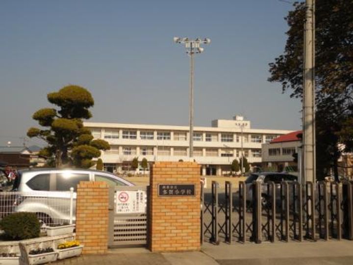 ルサージュの周辺