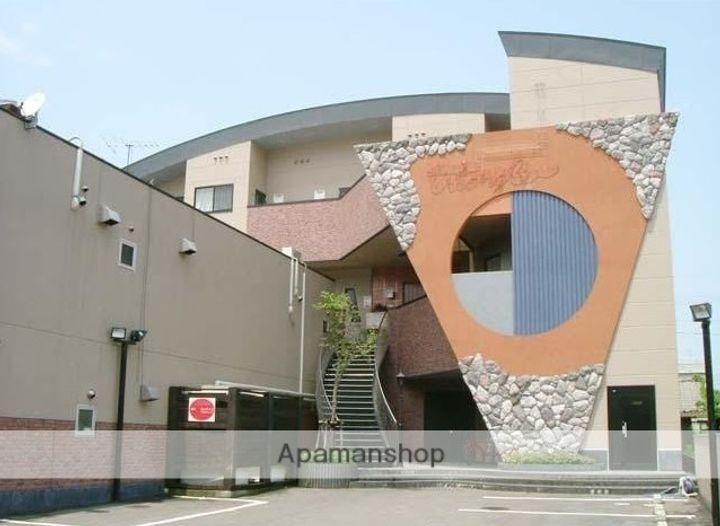 トライアングルビルの外観