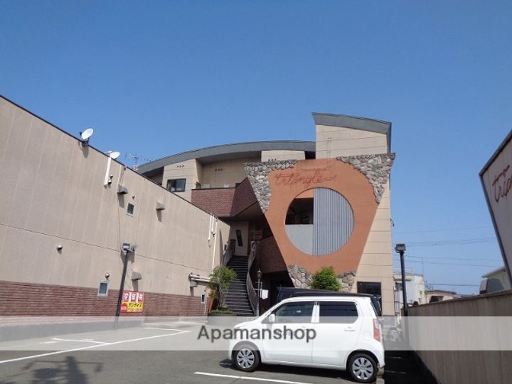 トライアングルビルの外観