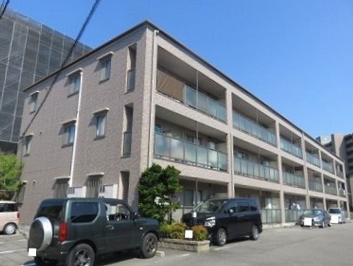 フィネス御殿前通りの外観
