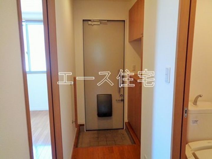 メゾンSOWACA B棟の玄関