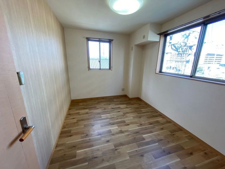 フィネス御殿前通りの内装