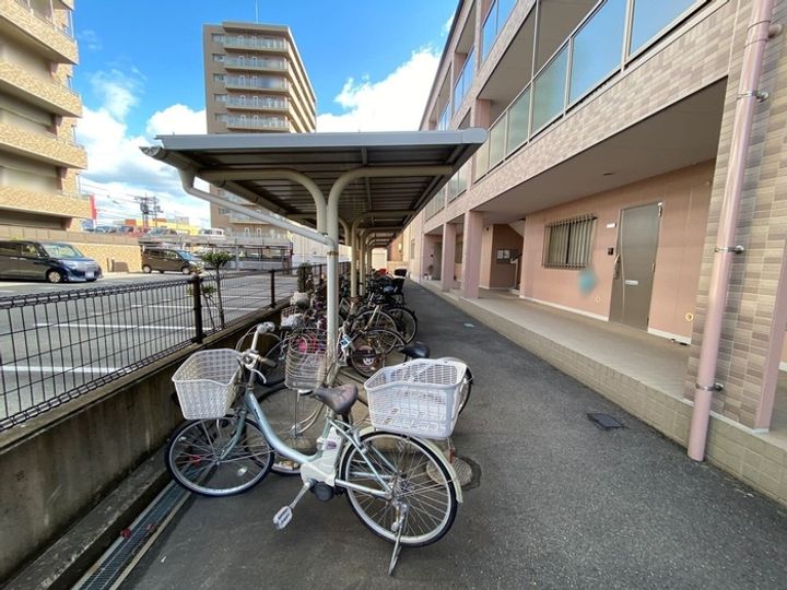 フィネス御殿前通りの内装