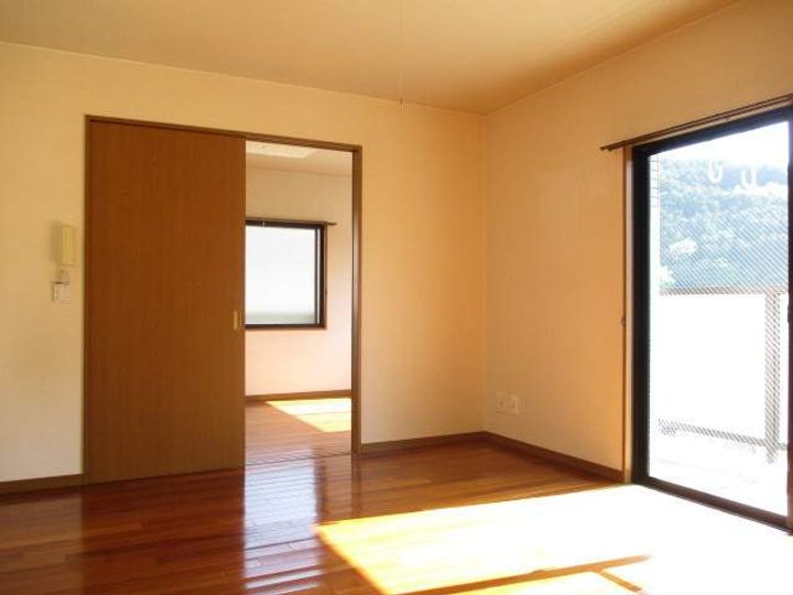 ケサラ西大洲303の居間
