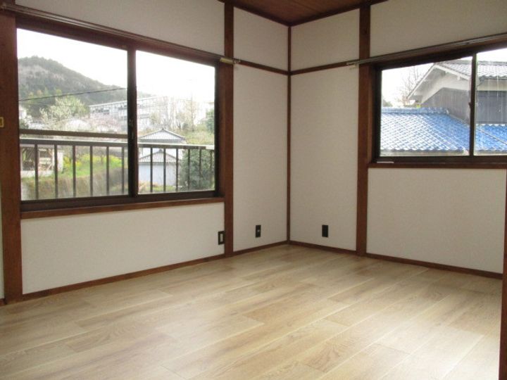 メゾンエステル201の居間