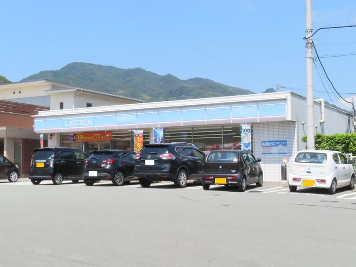 NAVEL AVENUEの周辺