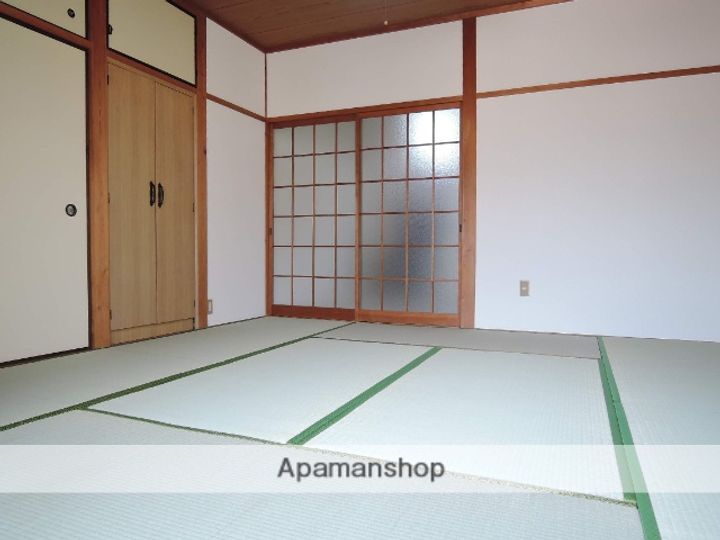 ワレイハイツ206の居間