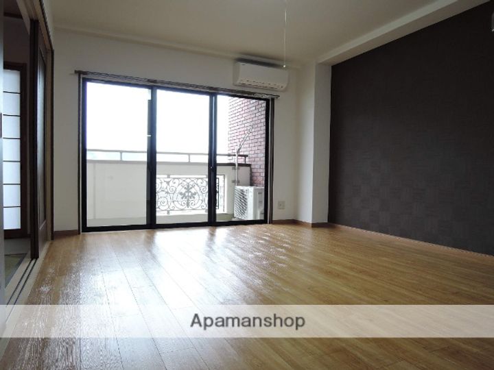 BRICK GARDEN203の居間