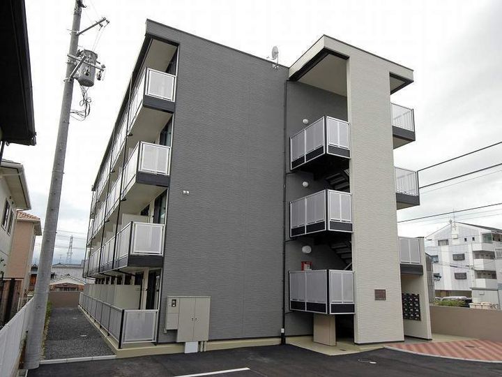 レオパレス松山保免206の外観