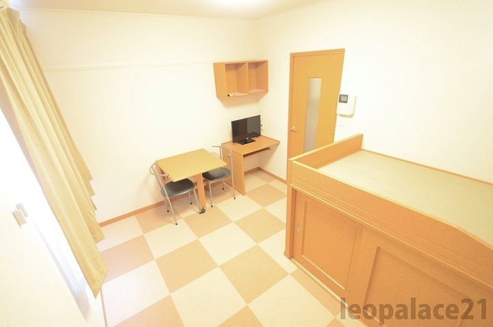 レオパレスフレンドⅡ207の居間