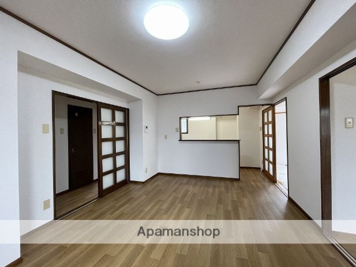 エピーメロン中村202の居間