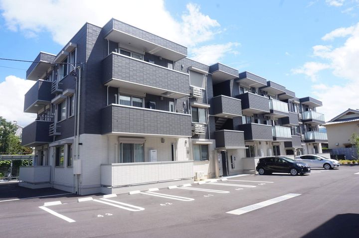 プレジデント持田 A棟の外観