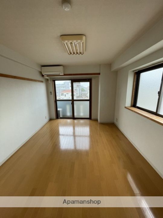 ルーチェ403の居間