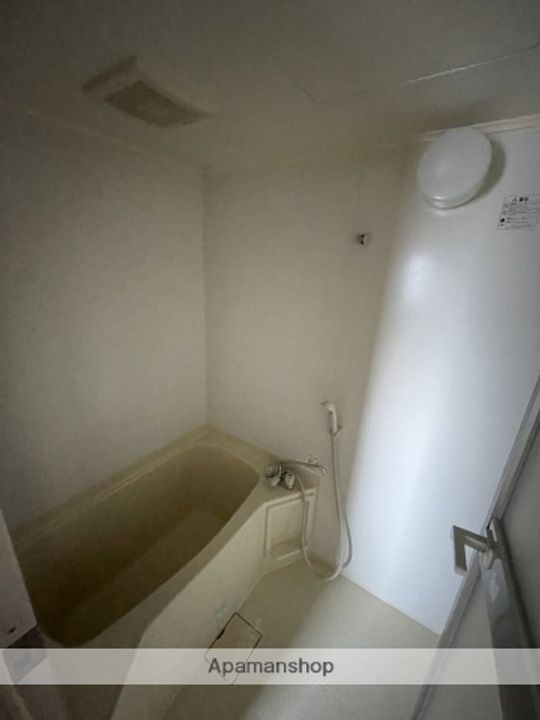 ルーチェ403の風呂