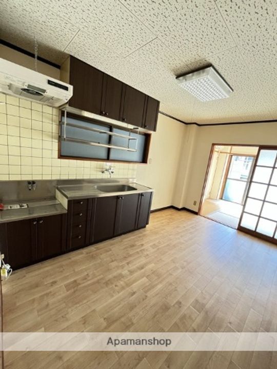 ロイヤルハイツ山岡202の居間