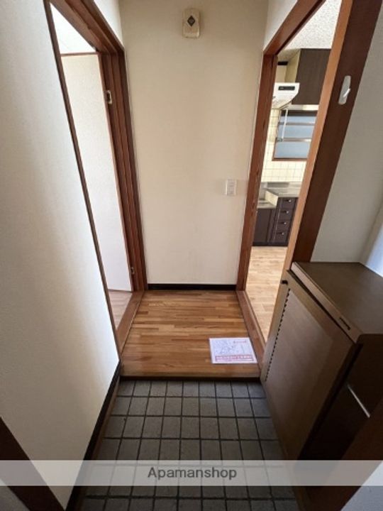 ロイヤルハイツ山岡202の玄関