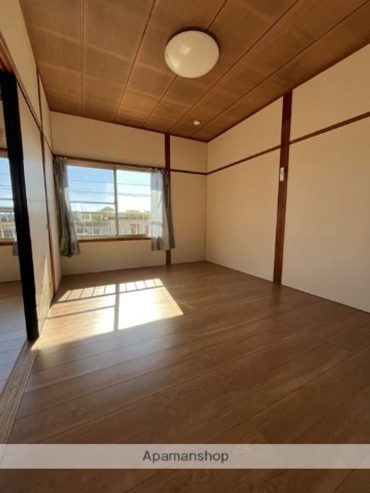 泉ハイツ203の居間