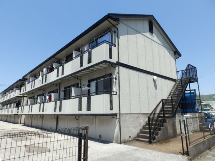 KANADA B棟の外観