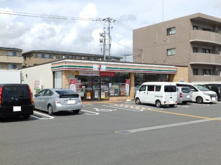 KANADA B棟の周辺