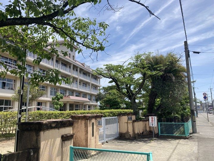 KANADA B棟の周辺