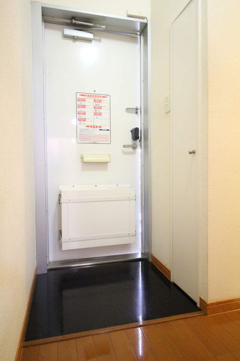 レオパレスパル2002210の玄関