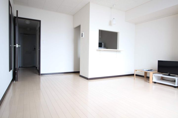 レオネクストグリーンパル野市Ⅲ103の居間