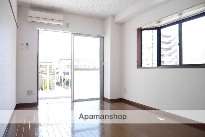 ピクシー高須205の内装