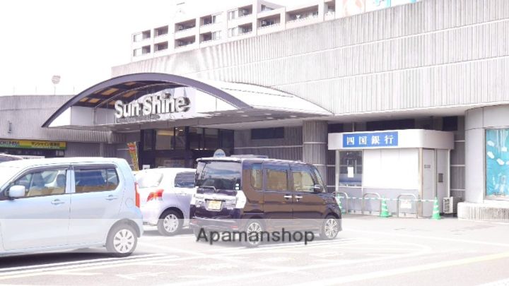 山岡マンションの周辺