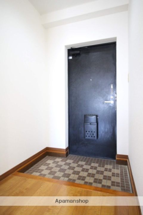ルミネハイツB棟302の玄関