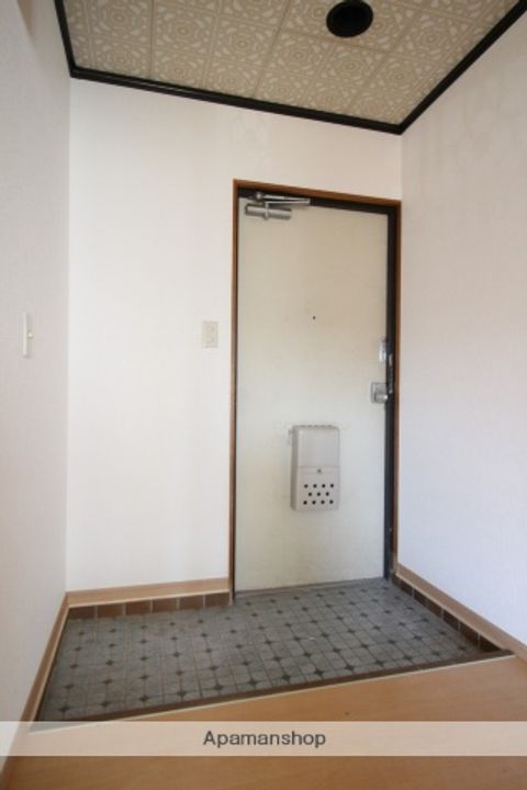 エナール高須202の玄関