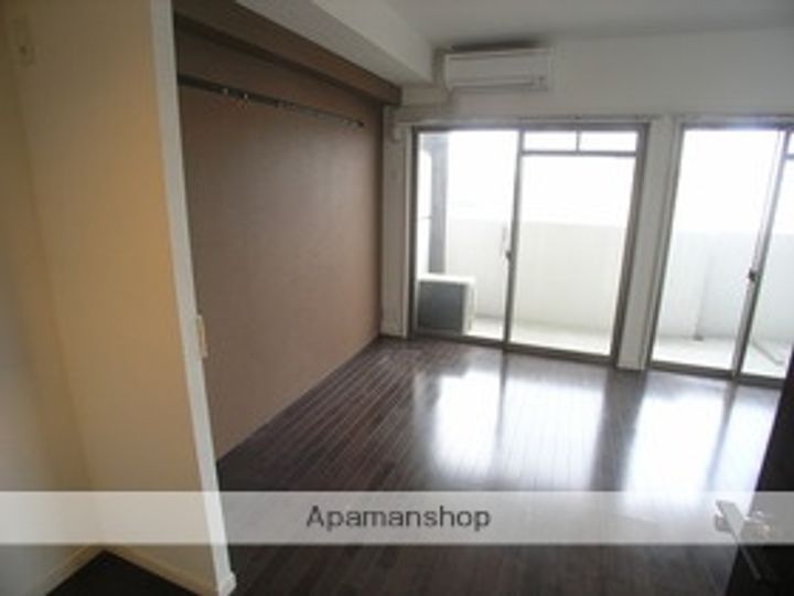 アソシアグロッツォ日赤通りの居間