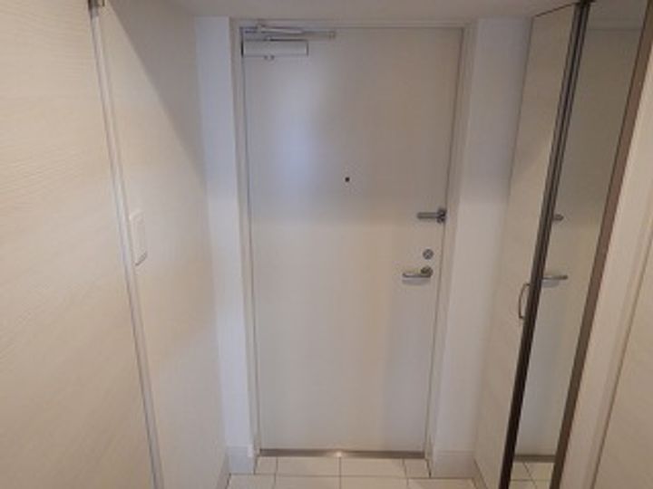 福岡県福岡市中央区大手門2丁目の賃貸マンションの玄関