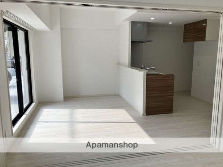 CREST西新の居間