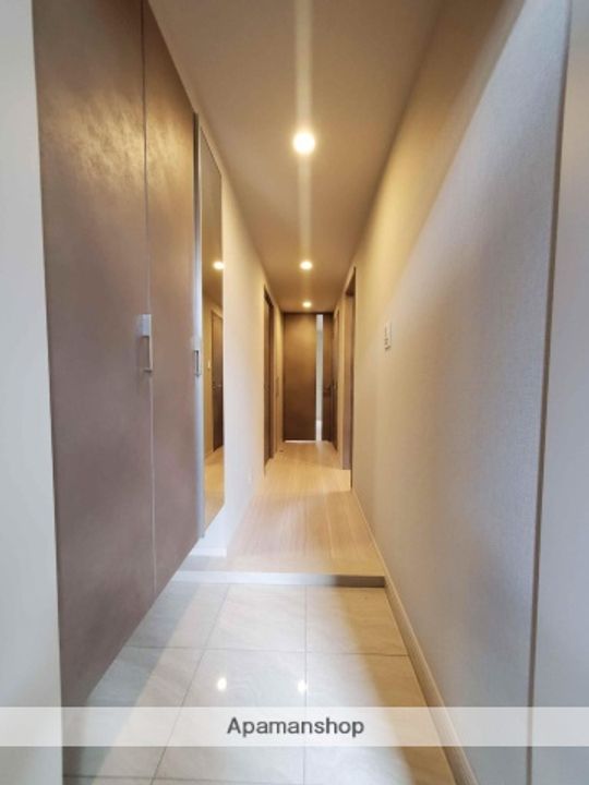 アクタス茶山グランミライの玄関