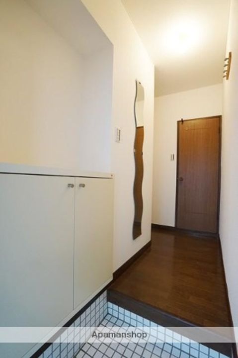 福岡県春日市須玖南2丁目の賃貸アパートの玄関
