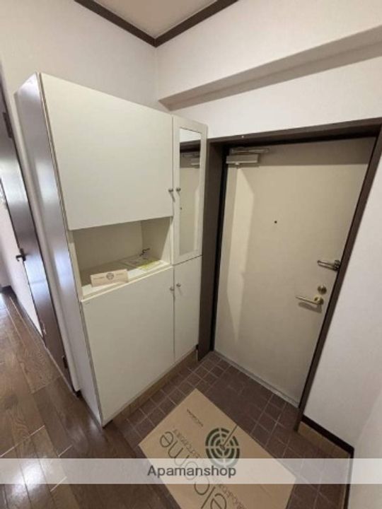 福岡県福岡市博多区月隈1丁目の賃貸マンションの玄関